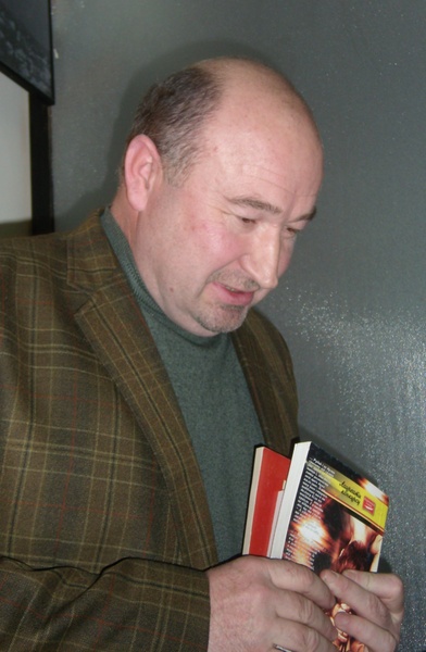 Чернівці. Літературна кав'ярня. Олександр Вільчинський розповідає про свої нові детективи.